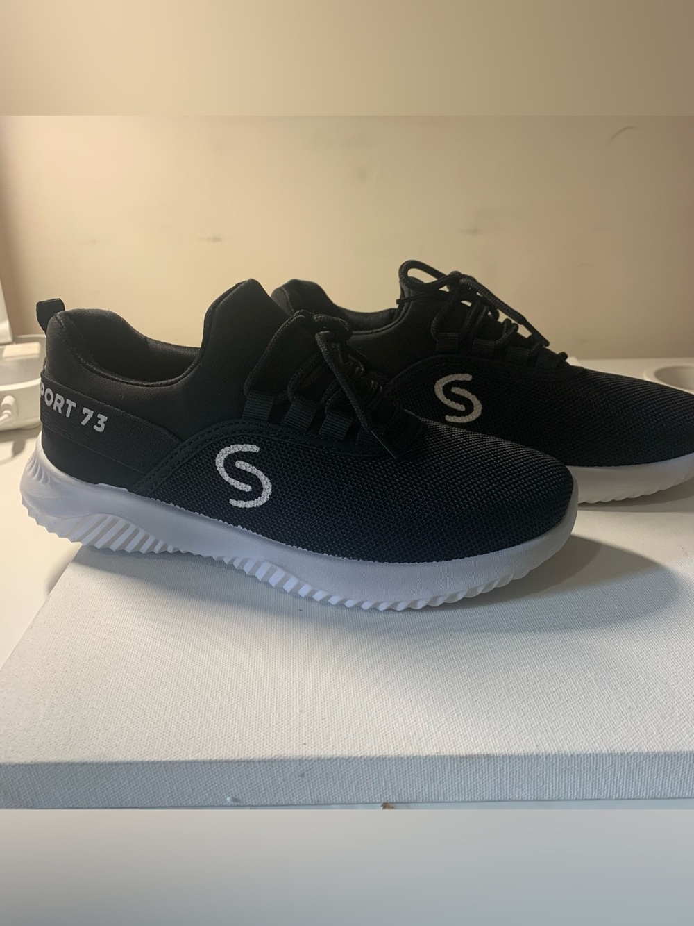 Brand new Cherokee infinity athletic black sneakers size 7